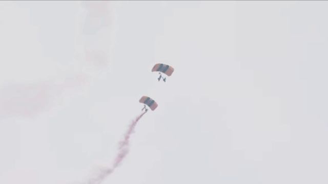 В США проходит парад в честь 250-летия американской армии.
В параде принимают участие восемьдесят ч