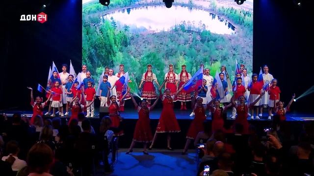 Вокально-эстрадный ансамбль Звездный Старт - Россия это Мы @ Концерт Мира ДОН 24.mp4