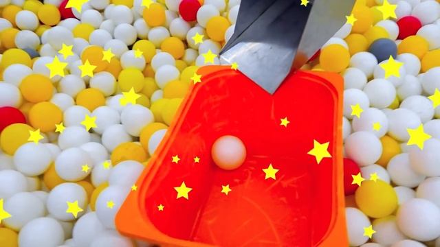 Влад и Никита Влад и Никита делают покупки в магазине игрушек и играют на детской строительной площа