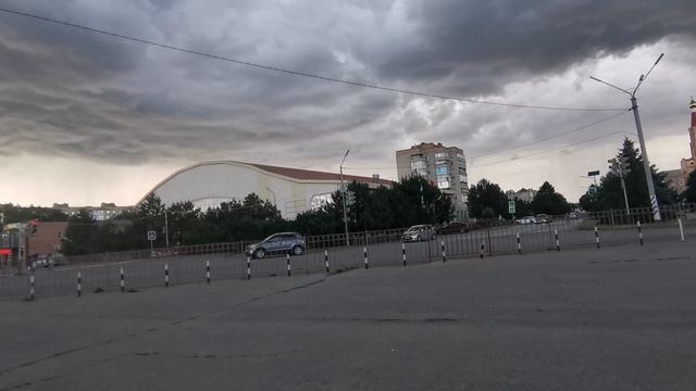 Дождевые тучи над спорткомплексом | Сальск