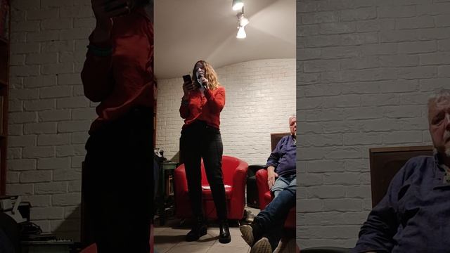 Анастасия Романова: "Когда пушки стреляют, музы срываются на фальцет..."
