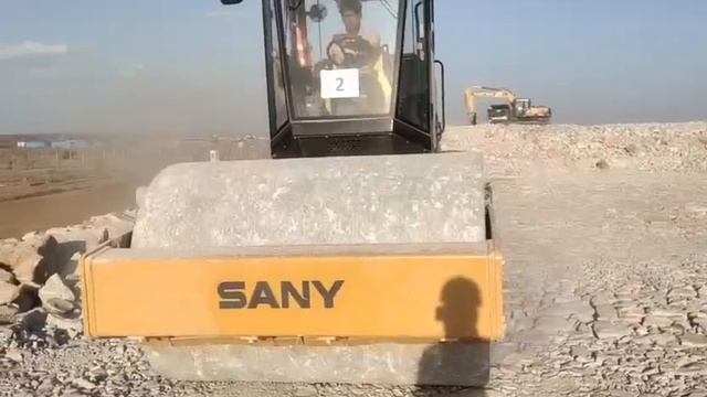 SANY SSR120C-10S к на рабочем объекте в Индии грунтовый каток