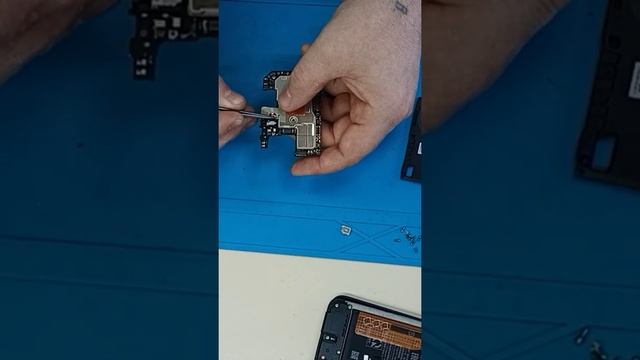 Poco M3 не включается не заряжается.