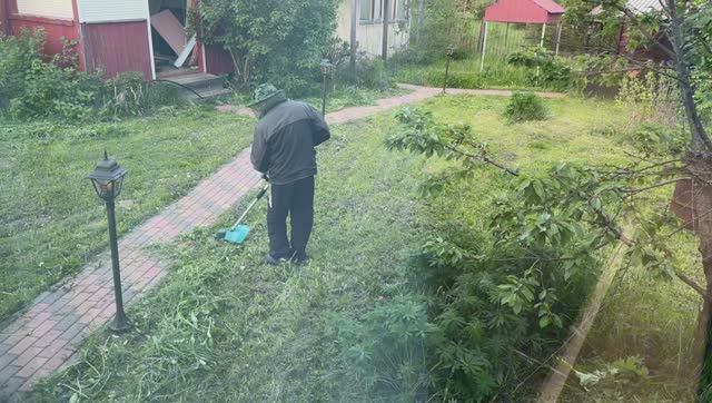 2150 Я ОТДЫХАЮ и ПЬЮ ПИВО, а СЕРЁЖА РАБОТАЕТ на УЧАСТКЕ\ПЯТНИЦА и СУББОТА\ДАЧНЫЙ влог
