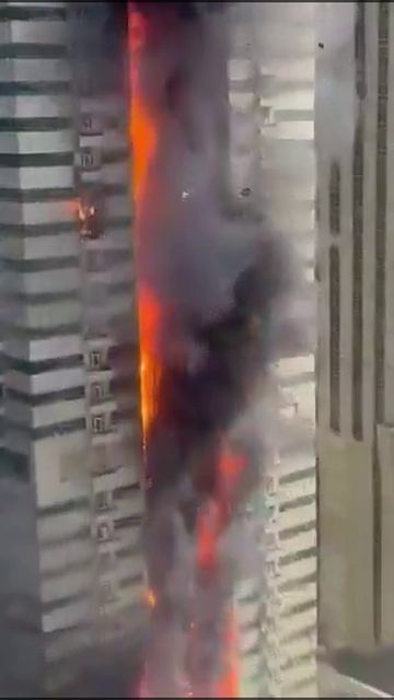 В Дубае сгорел небоскреб