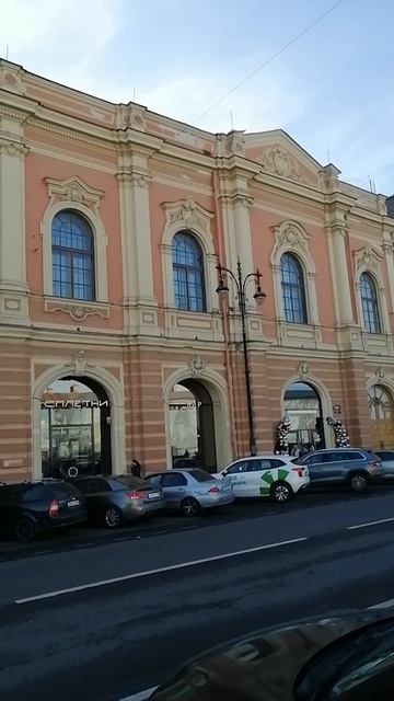 Конюшенный музей. Придворная конюшенная контора для хранения придворных экипажей.Конюшенная площадь