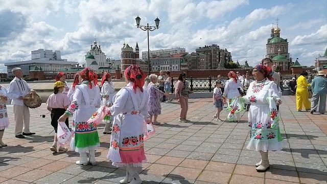 Весела Сем фольклорный ансамбль