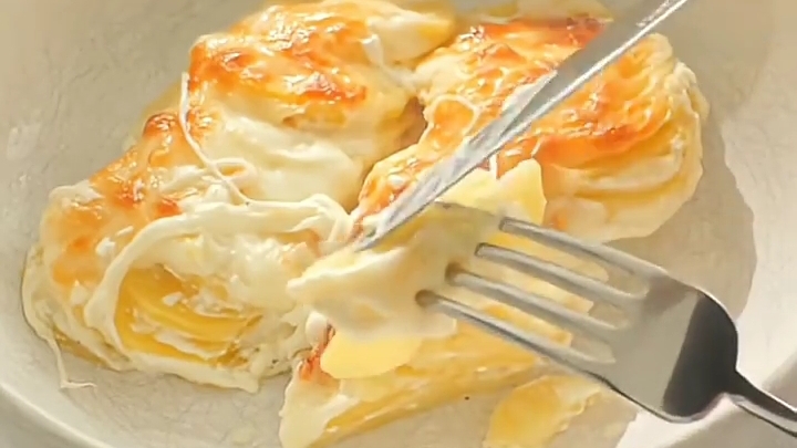 Картофель в сметанном соусе...🍠🍶😋