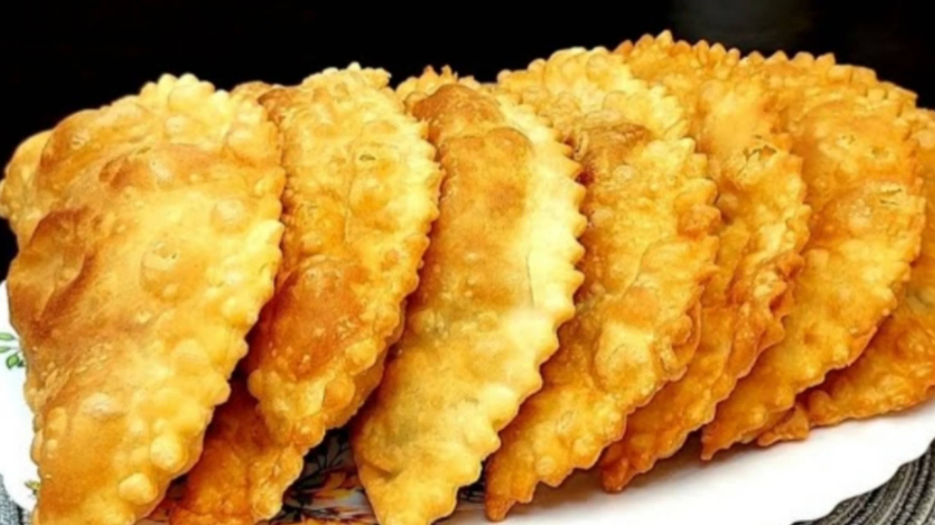 Мука+Вода и Зелень.ВКУСНЕЕ ВСЯКИХ ЧЕБУРЕКОВ.Никто не верить что я готовлю их ТАК просто. Чебуреки