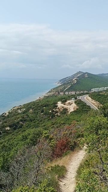 Прекрасный вид на море и горы с тропы Шингари - Сукко #море #горы #южныйберег