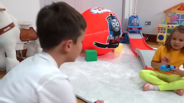 Мистер Макс Дети не поделили игрушки Герои в Максах в огромных шарах ⧸ PJ masks Giant toy bolls surp
