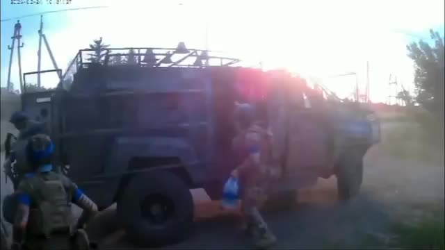 Прилет русского fpv- дрона по украинскому бронеавтомобилю Roshel Senator канадского производства ...