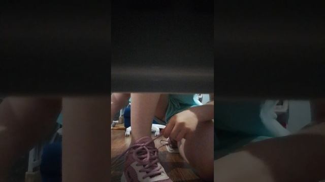 лайфхак как завязать шнурки когда есть одна петелька а одна просто тоненькая полосочка
