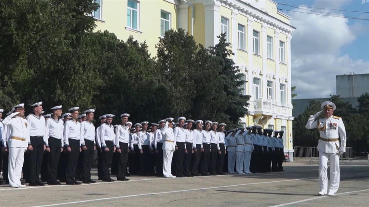 В Нахимовском училище в Севастополе состоялся 75-й выпуск офицеров, мичманов и прапорщиков
