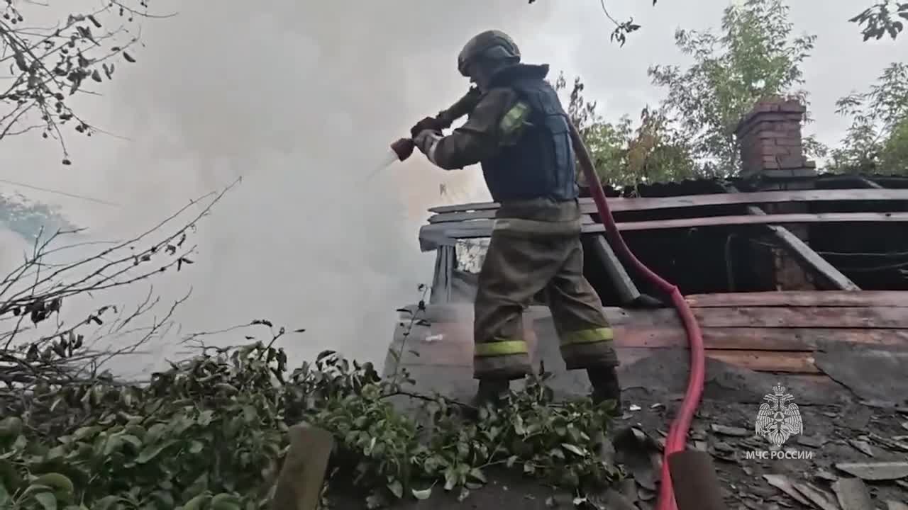 ⚠️Сотрудники ликвидировали пожар в Горловке