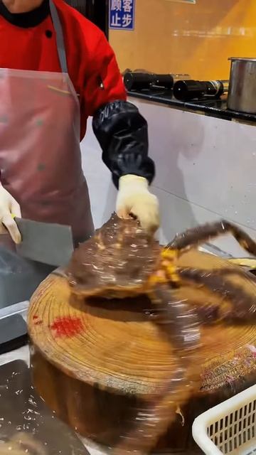 Cutting Alaskan crab legs #shorts