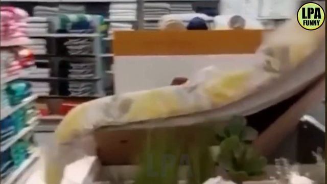 Попробуй не засмеяться. (Try Not To Laugh Challenge)

#Развлекательно
#Юмор