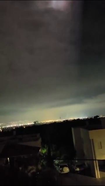 Иранские ракеты преодолевают ПВО Израиля и поражают свои цели.