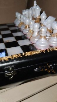 "Обсидиановый Воин" - очень красивый комплект шахмат ручной работы