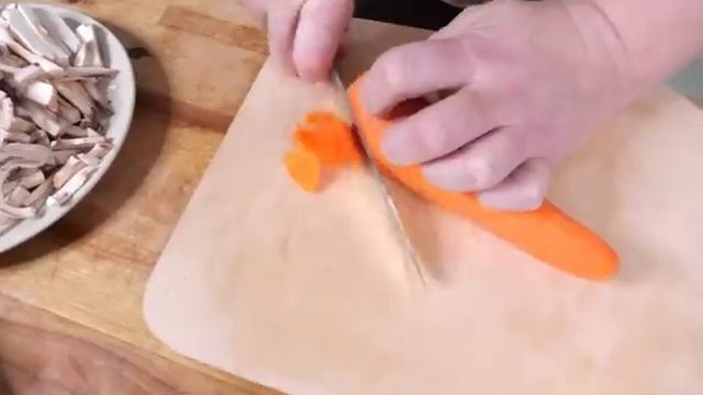 Как приготовить жареный грибной суп с шампиньонами и лапшой. Быстро, сытно и вкусно.