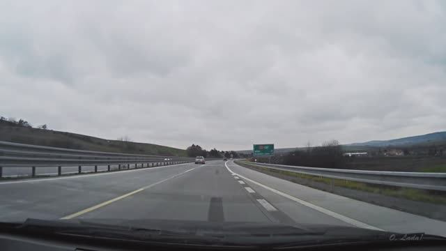 Орел Mattoni, магистраль Острава-Брно, близ Роусинов. Чехия.