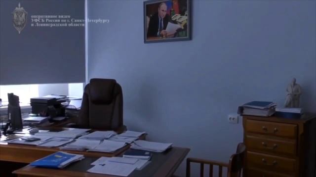 Сотрудники СОБР «Гранит» и оперативники УФСБ задержали ректора Гатчинского университета.
