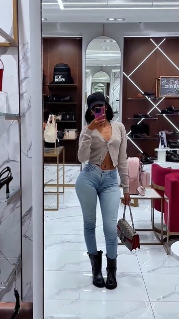 zmz1e71FzUI - These Fit Jeans look beautiful on this girl #shorts #fashion #style