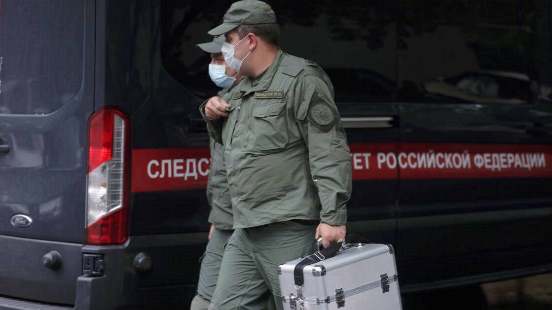 Тело расстрелянного мужчины нашли в авто на обочине в Ростовской области