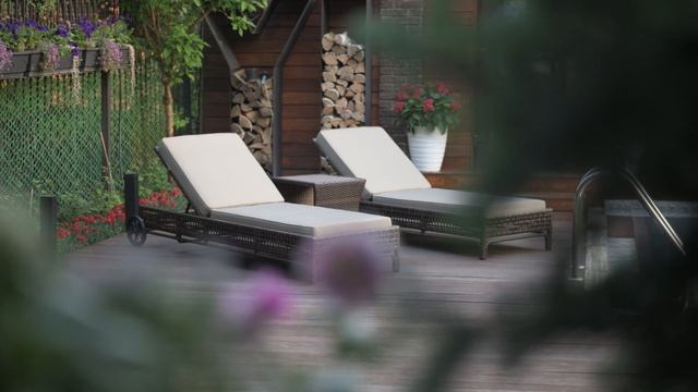 КОРСИКА плетеный шезлонг из искусственного ротанга коричневого цвета