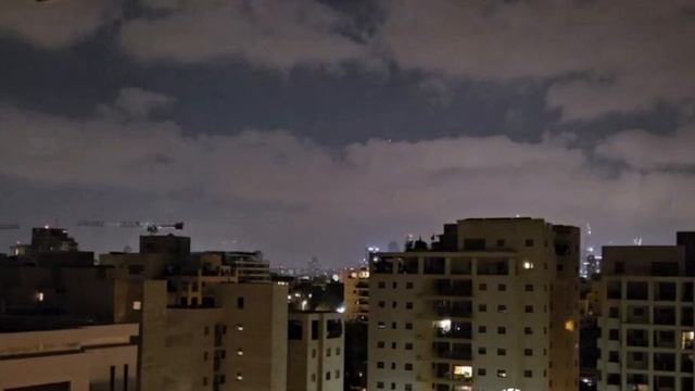 🇮🇷🚀 Удары иранских баллистических ракет по Тель-Авиву.

 Иран продолжает успешно наносить удары п