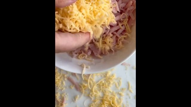 Рецепт диетических яичных блинчиков с ветчиной и сыром
