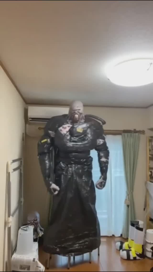 Лучший Косплей)
#residentevil#nemesis