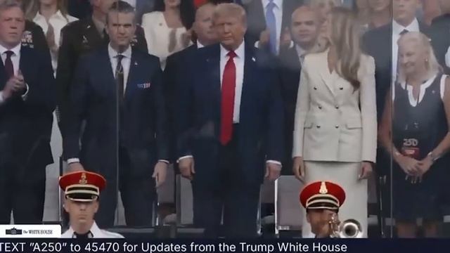 Трамп и Милания на военном параде в честь 250-летия армии в Вашингтоне, округ Колумбия
