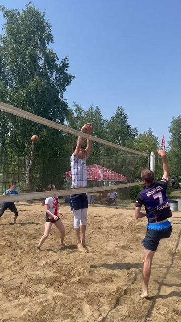 Парковый волейбол миксы 😌😌