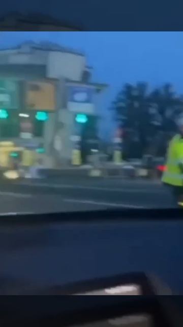 ❗️Прошлой ночью в Питере на ЗСД, прямо на пункте оплаты, сгорел каршеринг.