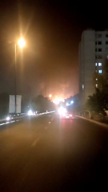 Настоящий ад в Тегеране: Израиль ударил по топливному хранилищу, что вызвало колоссальный пожар