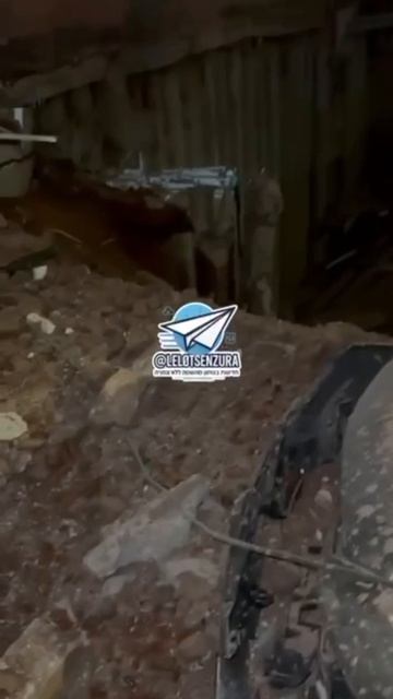 Обрушившийся в результате попадания иранской баллистической ракеты подъезд жилого дома в Бат-Яме…
