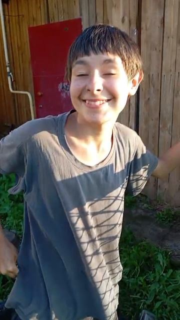 упал друг в воду