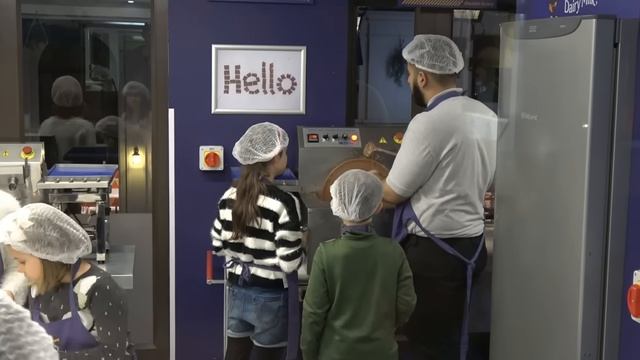 Мистер Макс Макс Работает пожарным и Делает мороженое