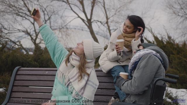 Он настолько трогательный, что хочется обнять весь мир! - Pives And Flarinet -- Podington Bear -- Me