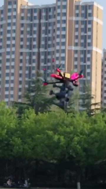 FPV-дрон бомбардировщик со специальным барабанным сбросом. Дешевое решение для террористических ...