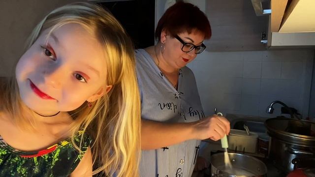 А У НАС КАША МАННАЯ НА ПЕРЕКУС ПЕРЕД ЗАВТРАКОМ/МЫ,ГОТОВИМ И ЕДИМ/МУКБАНГ