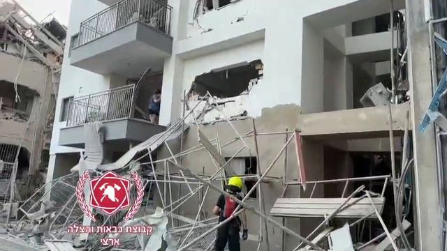 Разрушения в результате удара Ирана по городу Бат-Ям в Тель-Авивском округе Израиль