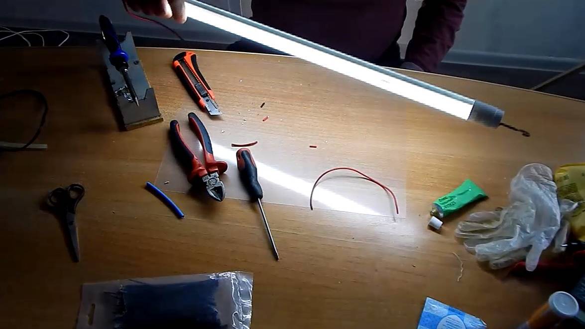 Светильник переноска из светодиодной лампы