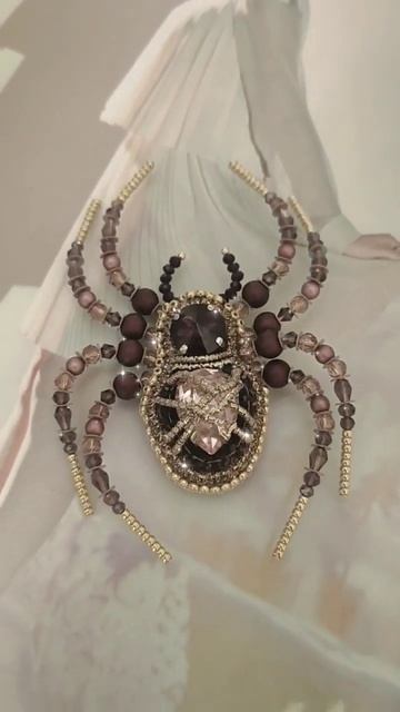 Как сделать брошь Паук. Видео на канале #handmade #украшенияназаказ #украшениясвоимируками