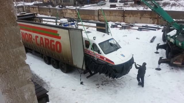Погрузка СВП Нептун 11 в фуру