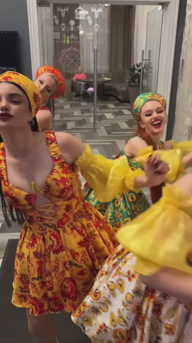 Перед выходом под гармошку!