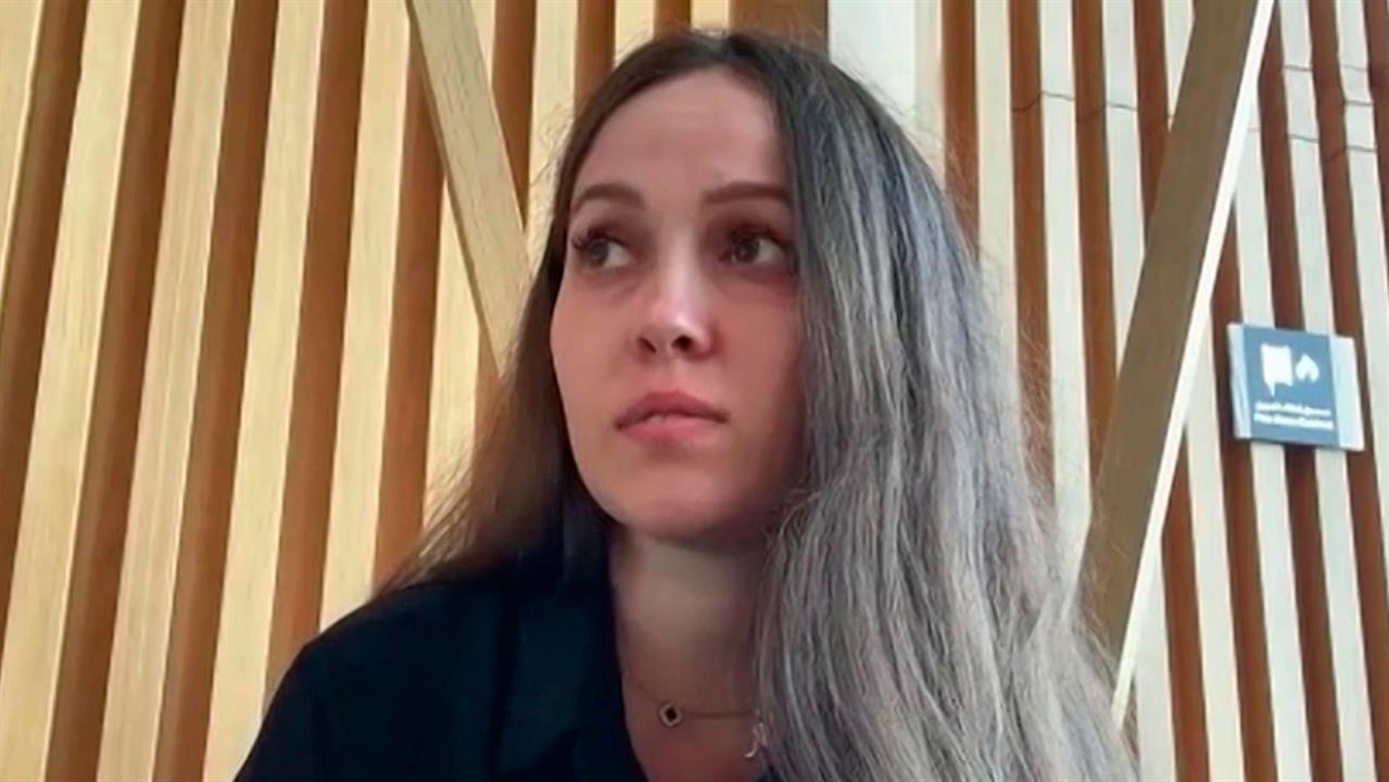 Россиянка рассказала, как ее с ребенком выписали из отеля после отмены рейса из ОАЭ