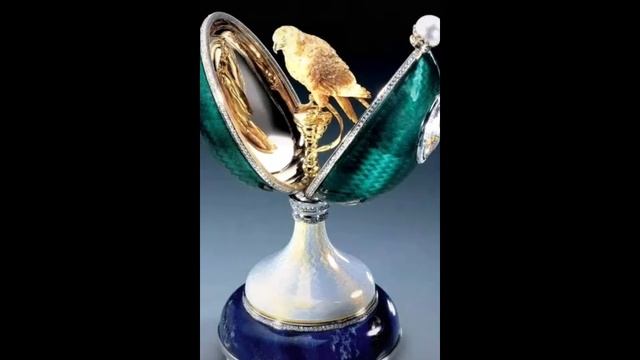 + Я́йца Фаберже́ — серия ювелирных изделий фирмы Карла Фаберже ) —  (3)
