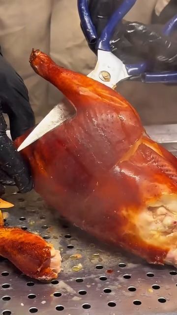 Cut the grilled chicken using scissors #shorts